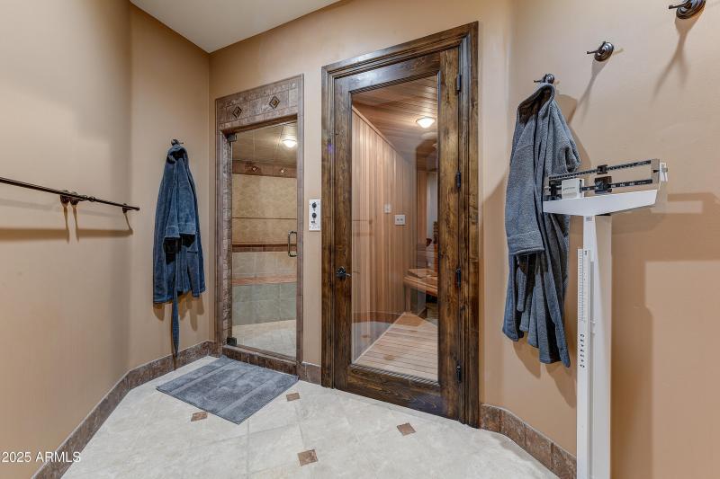 Spa-Style Steam & Sauna Retreat