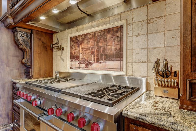 Gourmet Range & Tile Backsplash