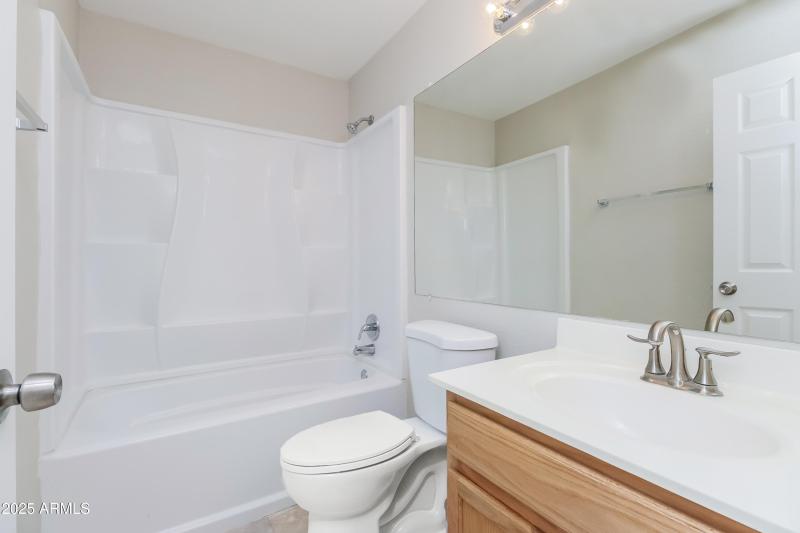 014-photo-bathroom-9186762