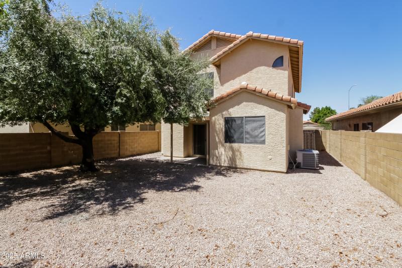 015-photo-rear-view-7230489