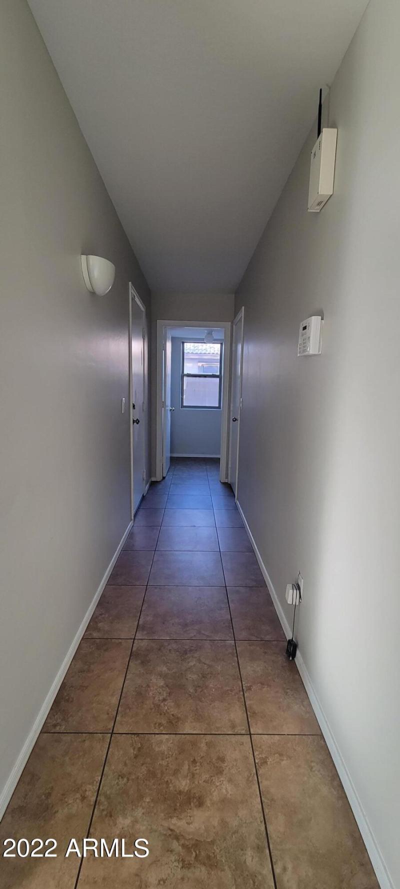 7. Laundy_garage hallway