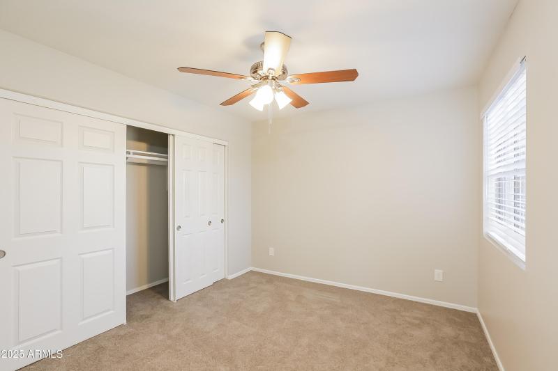 013-photo-bedroom-9413097