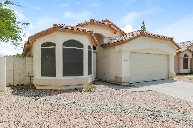 017-photo-front-view-12964025