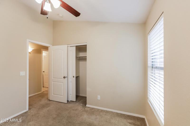 027-photo-bedroom-12964021