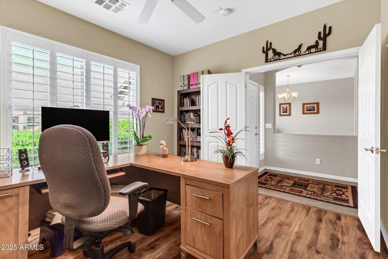 Private Den w/Double Doors