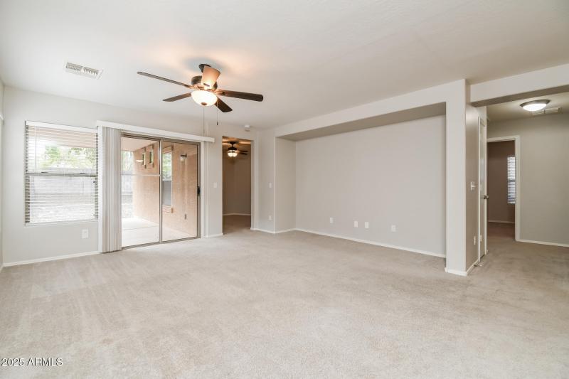 004-photo-living-room-14731410