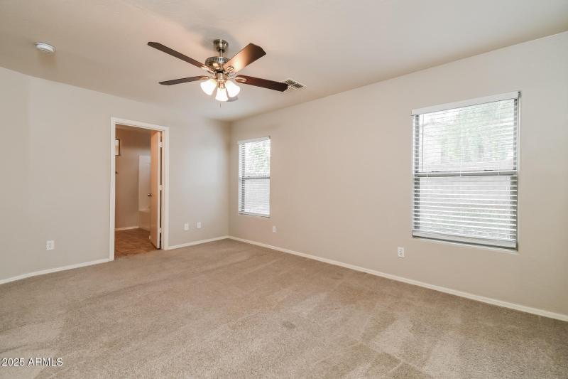 010-photo-main-bedroom-14731402