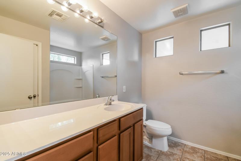 013-photo-main-bathroom-14731404