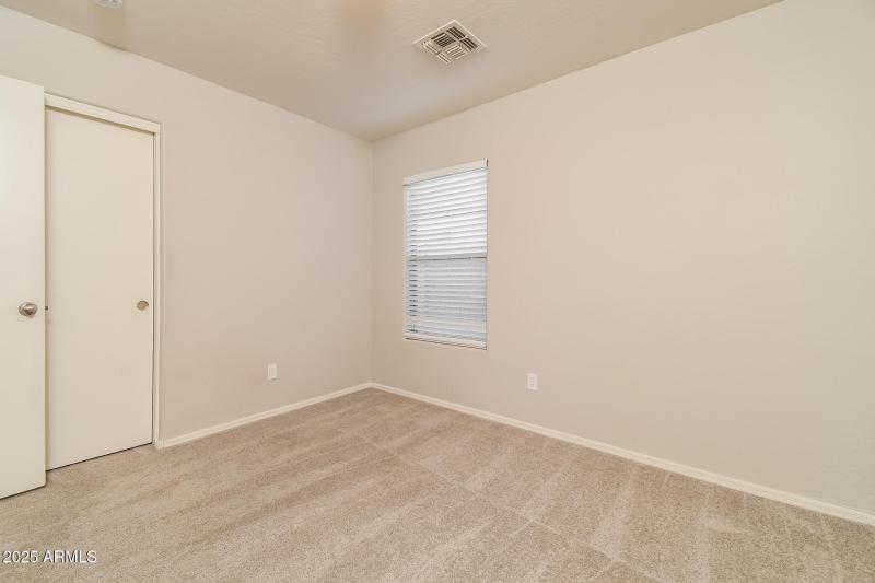 014-photo-bedroom-14731400