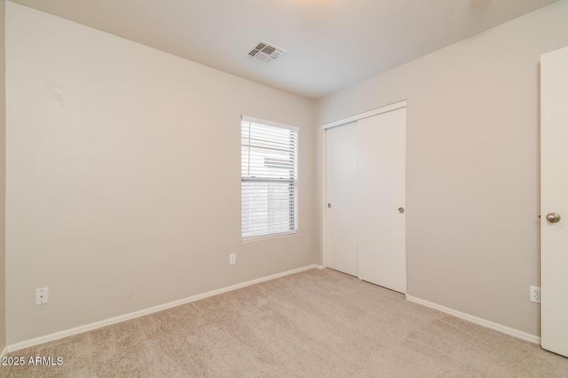 015-photo-bedroom-14731406