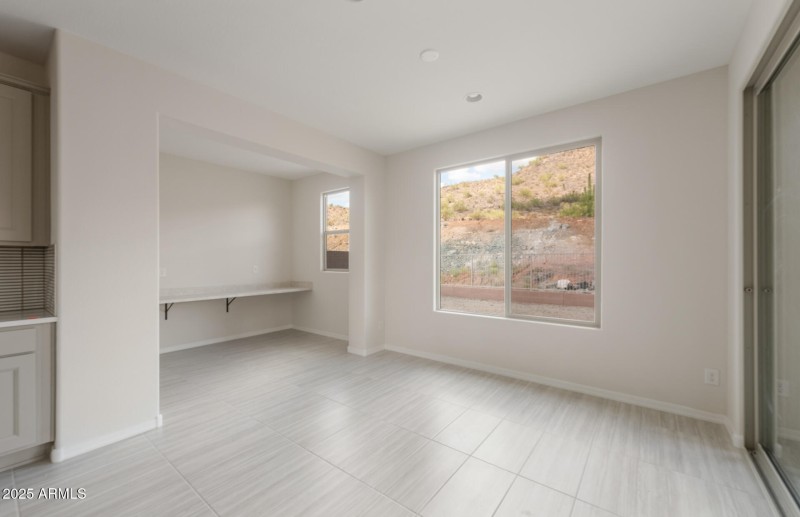 Cafe/Workstation Center