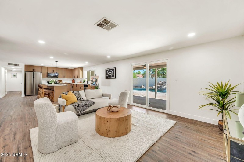13815 N 41st Pl-5