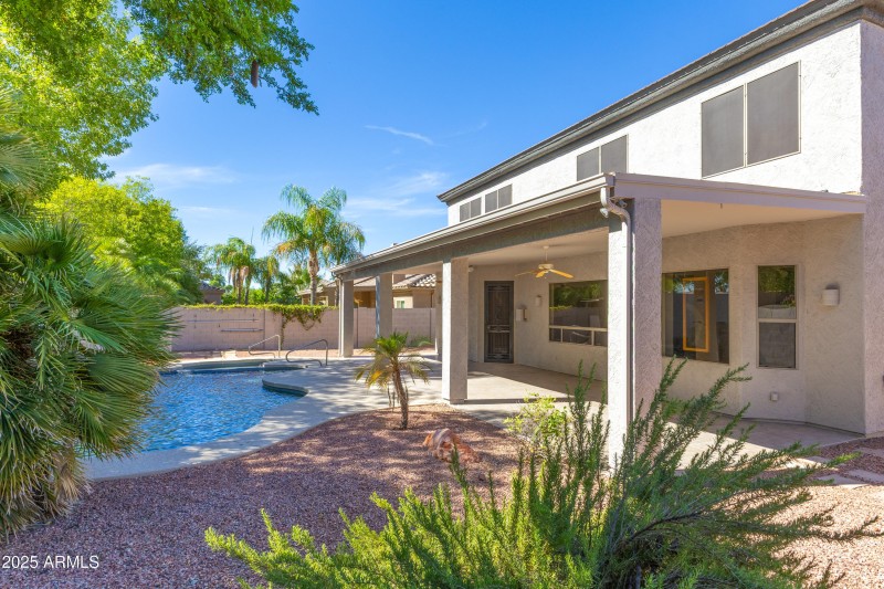 Spacious Covered Patio Living