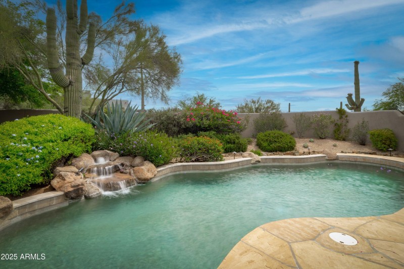 03-Pool Waterfall View