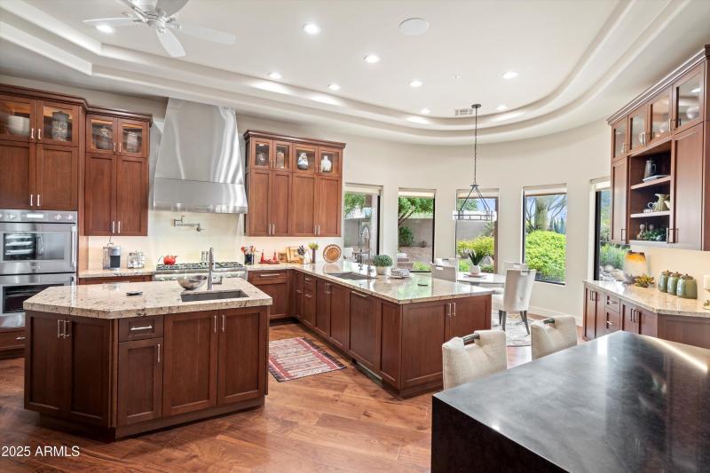 19-Kitchen & Breakfast Room