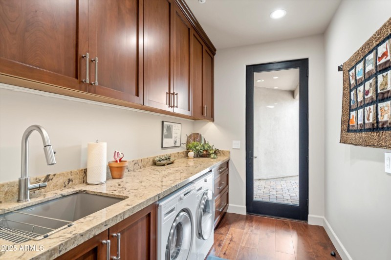 64-Large Laundry Room