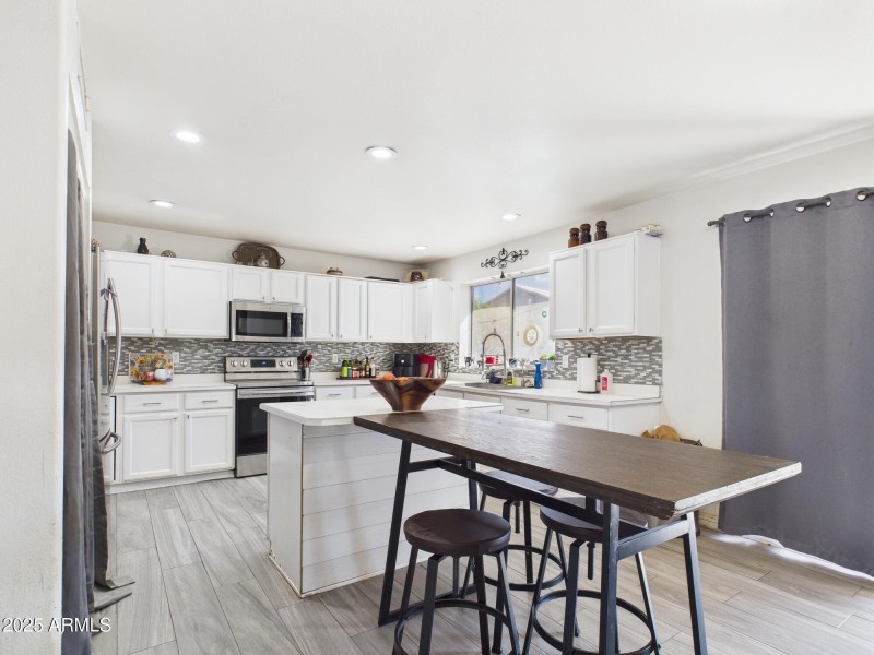 CAM03379G0-PR0145-STILL006