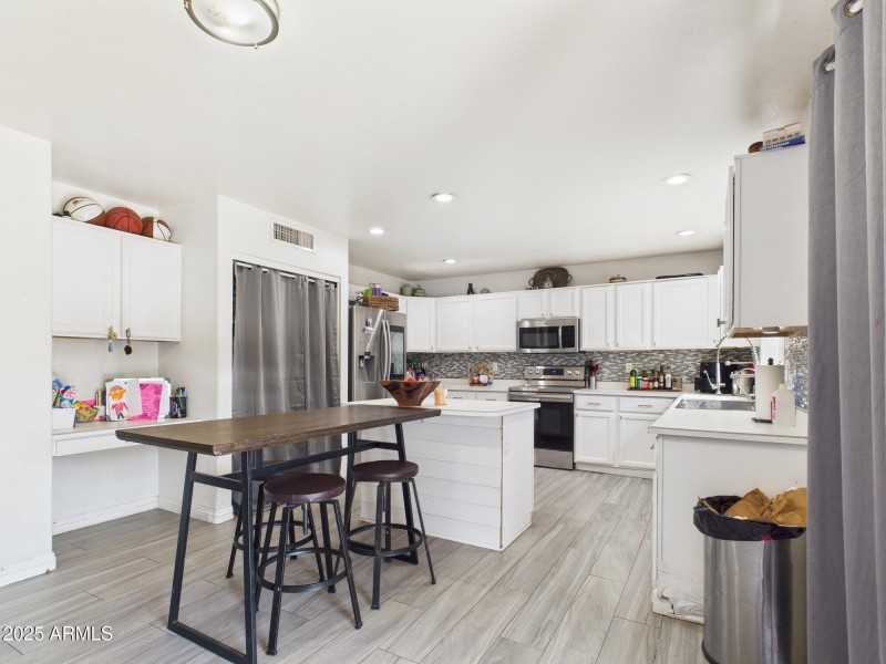 CAM03379G0-PR0145-STILL007