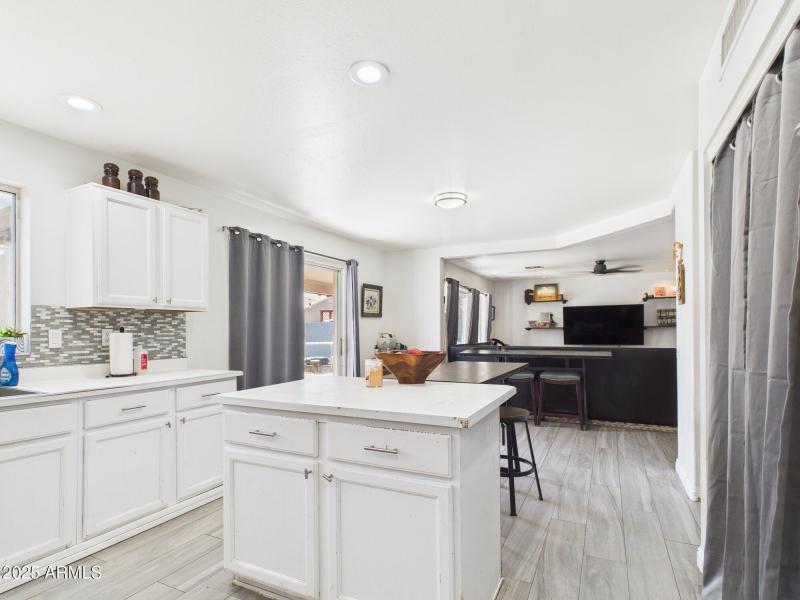 CAM03379G0-PR0145-STILL008