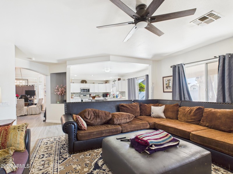 CAM03379G0-PR0145-STILL010