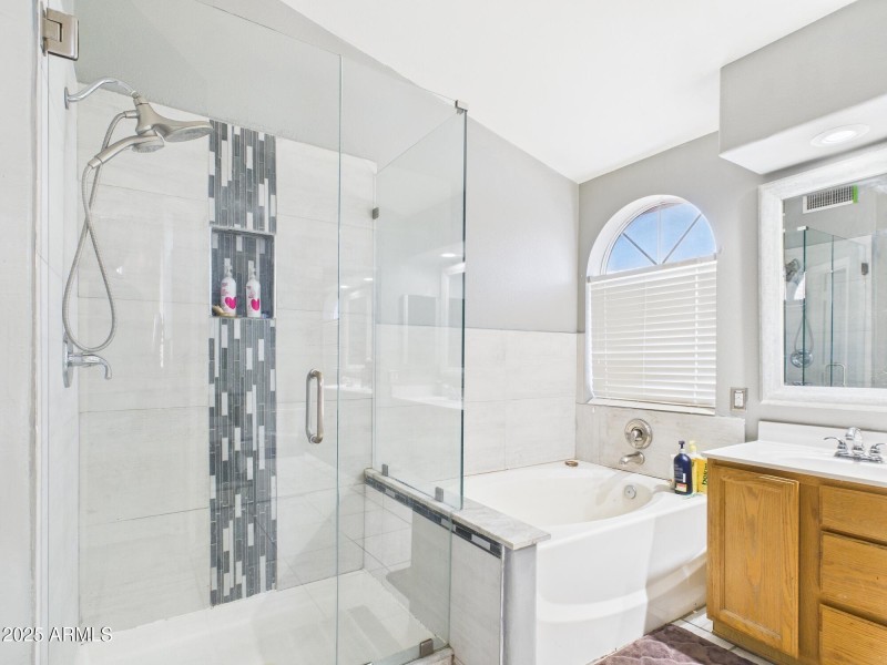 CAM03379G0-PR0145-STILL014