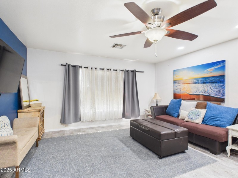 CAM03379G0-PR0145-STILL017