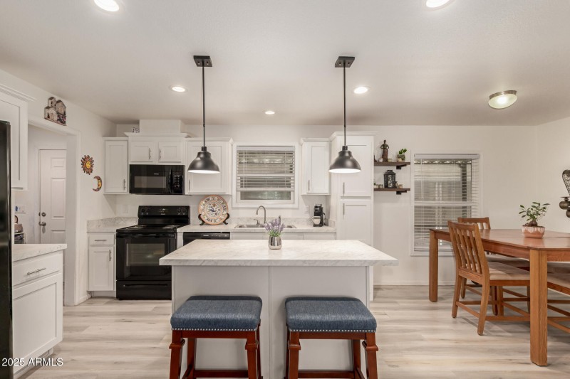 2000 S Apache Rd 252