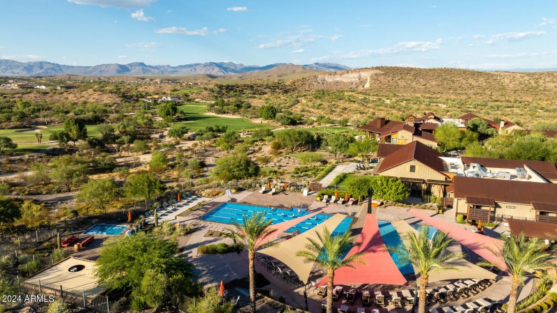 Resort Style Pool & Spa