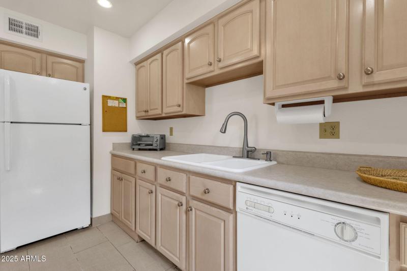 20-web-or-mls-5217-n-24th-st-108