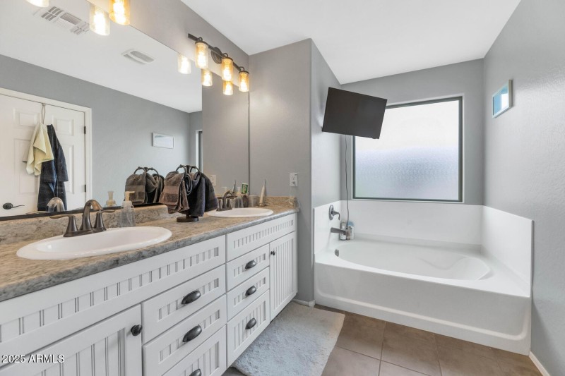 2898 S Hansen Dr-large-024-035-2898 S Ha