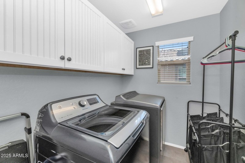 2898 S Hansen Dr-large-029-031-2898 S Ha