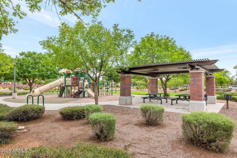 2898 S Hansen Dr-large-036-017-2898 S Ha