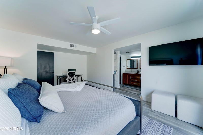 Primary suite w/ adjoining bathroom