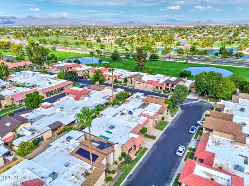 Huge greenbelt & lakes just steps away!