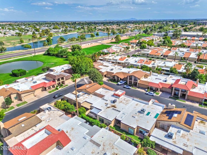 Greenbelt & lake living!