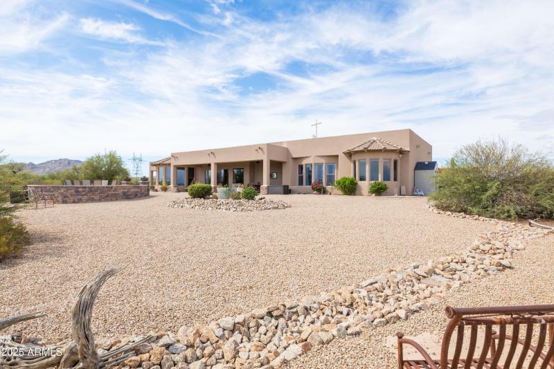 All kinds of options for this 5 acres