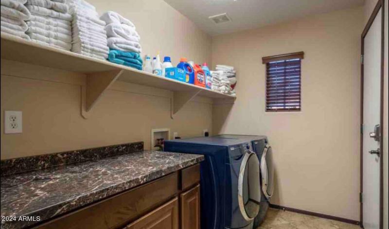 15 - 11060 W Jefferson St