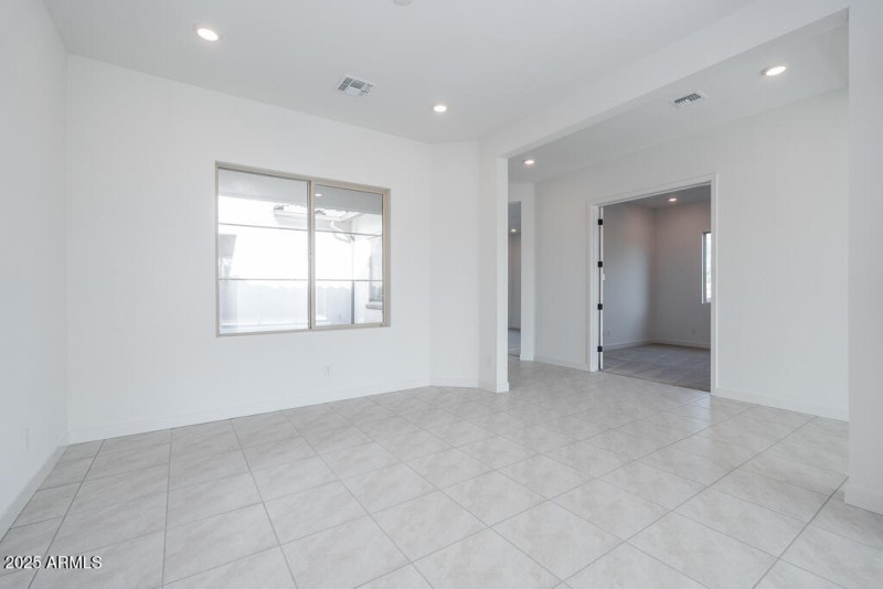 Tri Pointe Blossom Rock 554 - Flex Dinin