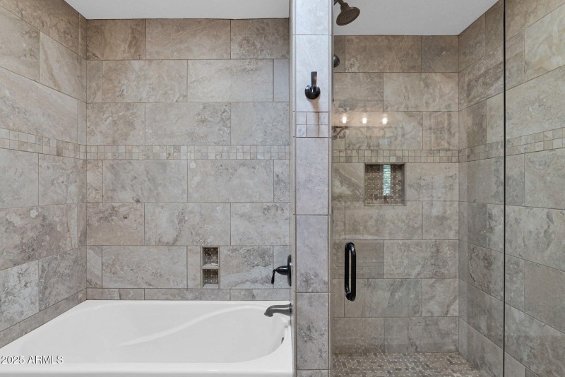 Guest Bathroom Shower_Tub