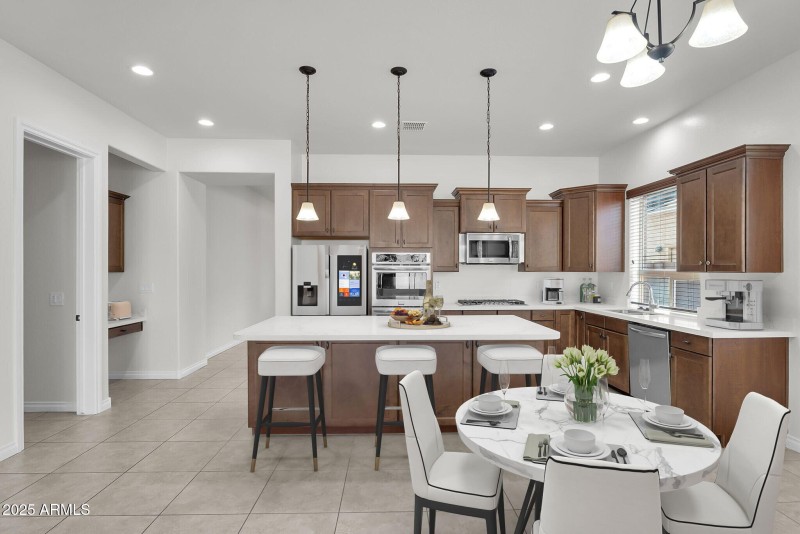 14-web-or-mls-IMG_2309 virtually staged