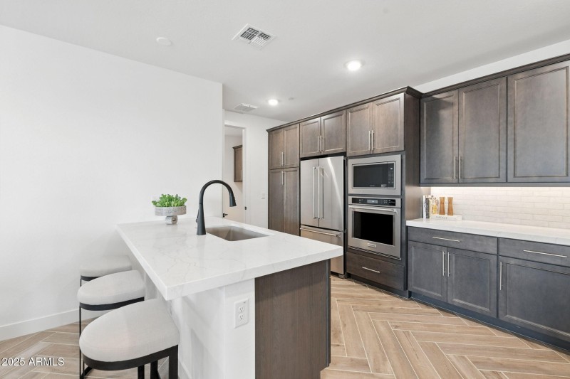 Kitchen W Island Seating