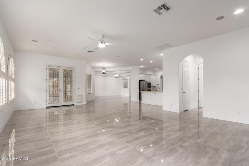 683c77_12 - Buckboard