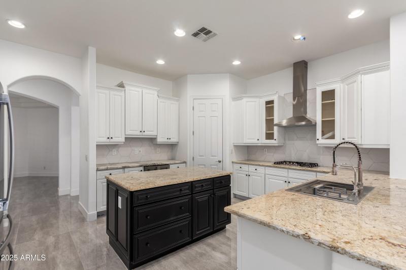 683c77_15 - Buckboard