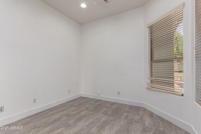 683c77_32 - Buckboard