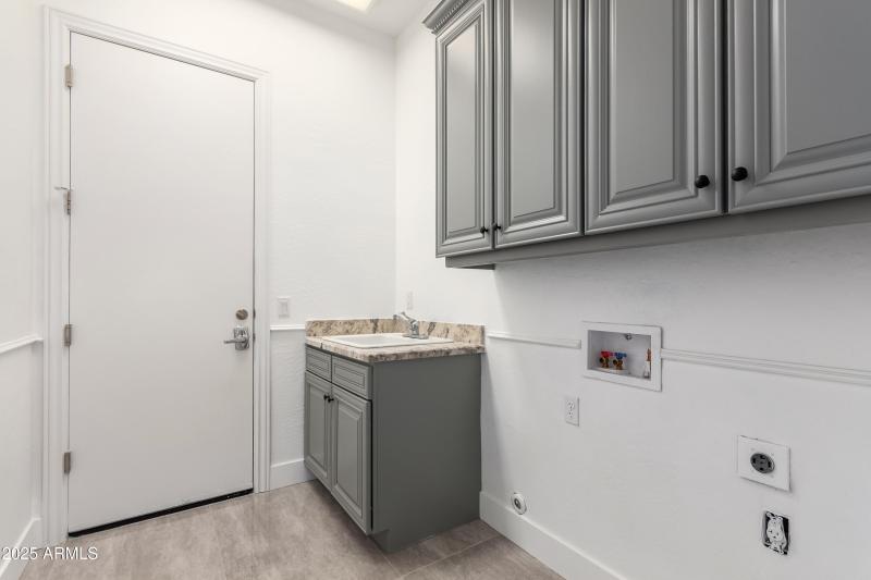 683c77_34 - Buckboard