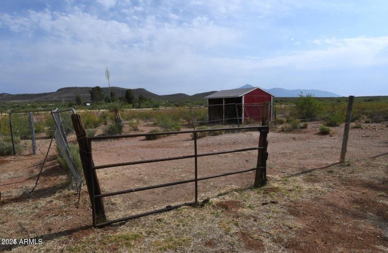 Crossfenced pasture and horse barn