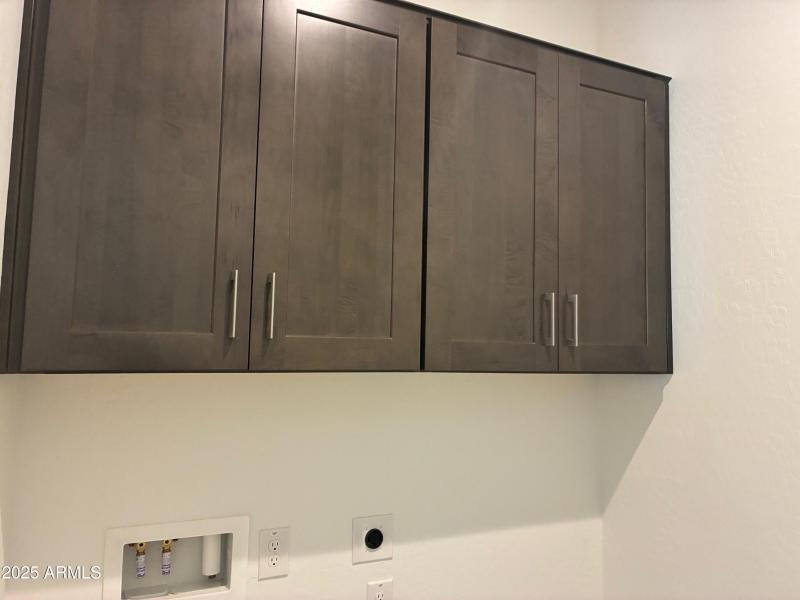 Laundry cabinets 500