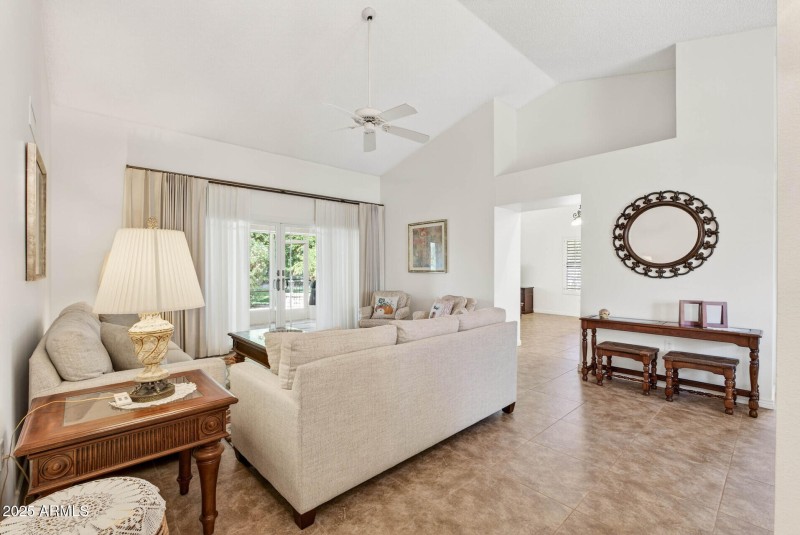 12_14122_W_Cavalcade12_mls