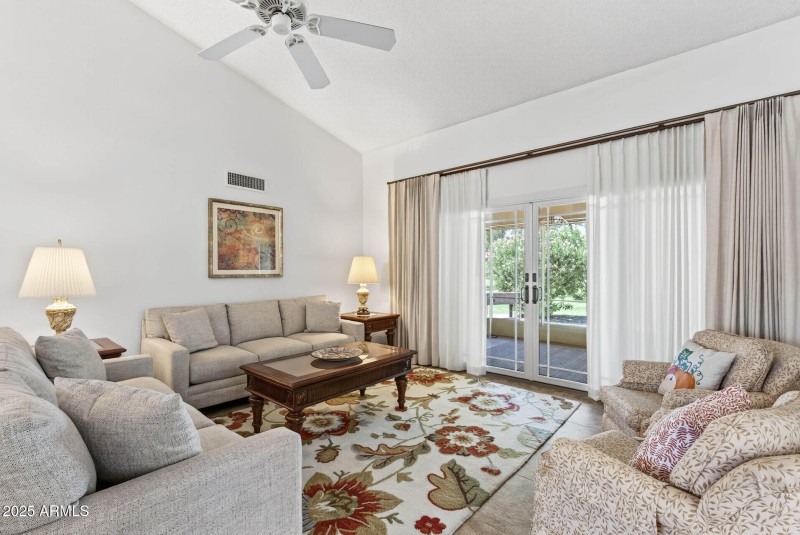 13_14122_W_Cavalcade13_mls