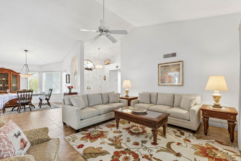 14_14122_W_Cavalcade14_mls